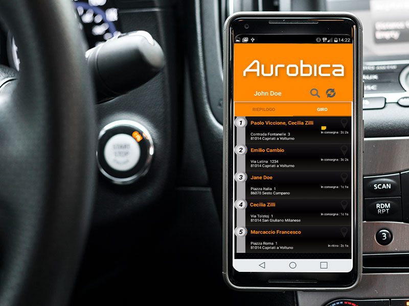 Applicazione Aurobica su smartphone montato in cabina, con l&rsquo;elenco delle consegne del giro